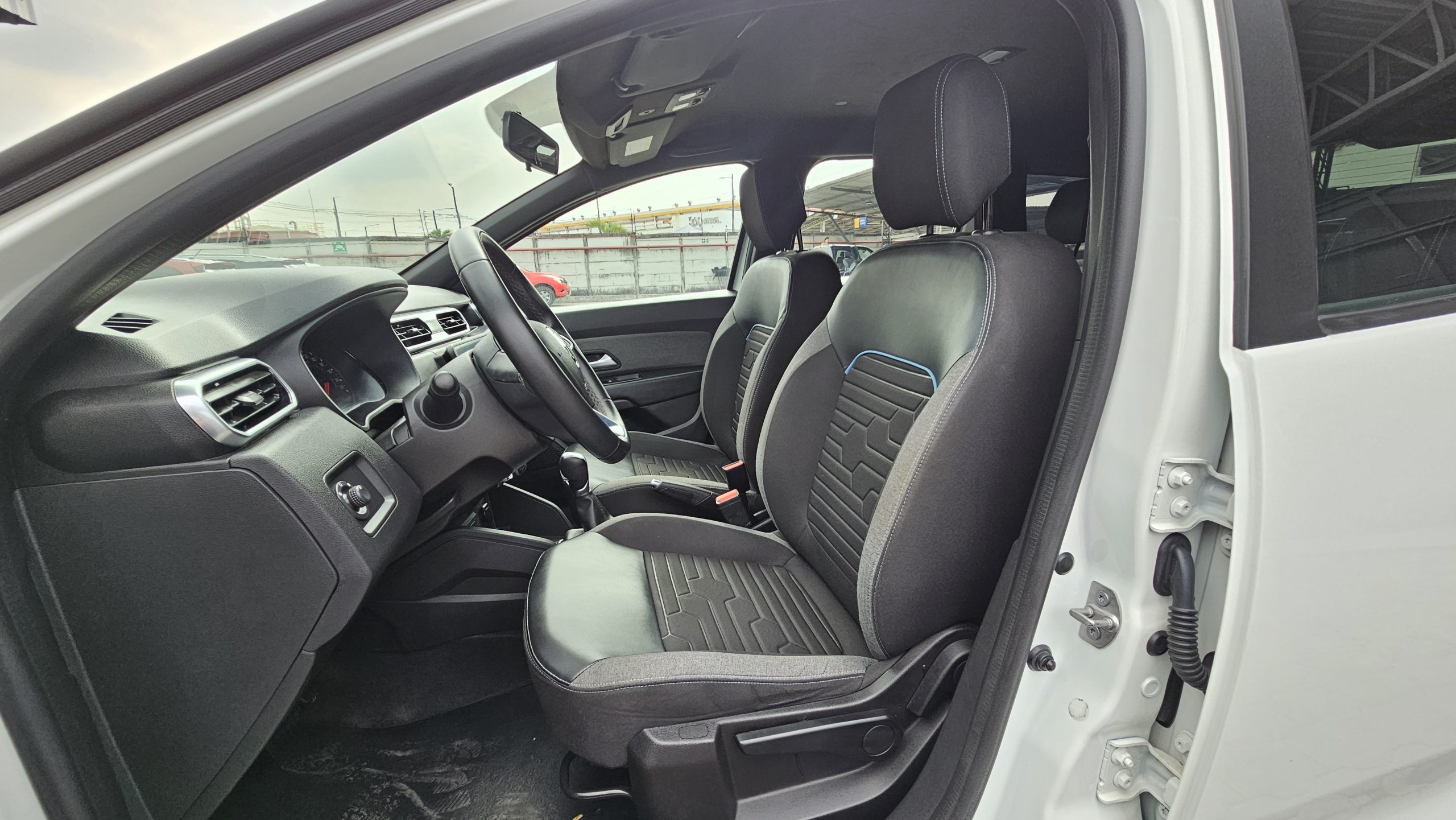 RENAULT - DUSTER INTENS AC 1.3T 5P 4X2 TA - 2023 - Image 9